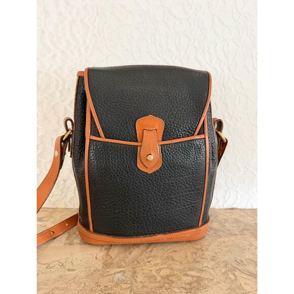 Vtg Dooney And Bourke black Leather black sling shoulder bag crossbody main image 10
